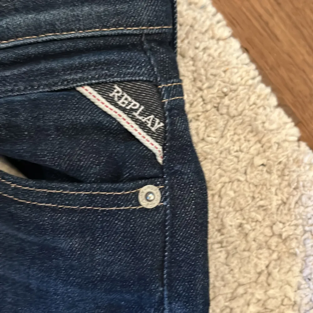 Säljer ett par feta replay jeans då de inte andvänds längre. Jeans & Byxor.