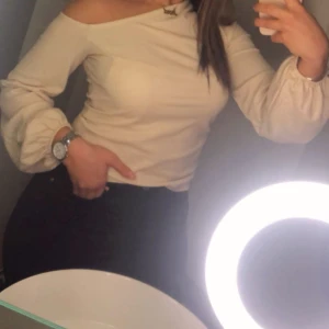 Off shoulder tröja - Väldigt fin färg!