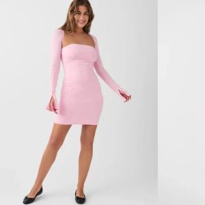 Klänning  - Babyrosa klänning, aldrig använd. Storlek S 