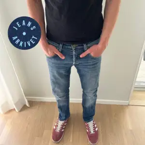 Lee jeans. Storlek: W30 L32. Modell på bild: 183 cm