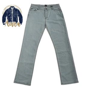 Montén Jeans (Nypris 1200) - Sprillans nya jeans med fantastisk passform  i en stilren design. Utmärkt året om. Finns att välja i flera olika storlekar (se nedan) använd storleksguiden  28/28🔴 30/30🔴 30/32🔴 30/34🔴 32/30🔴 32/32🔴 32/34🔴 34/30🔴 34/32🔴 34/34🟢 36/34🟢