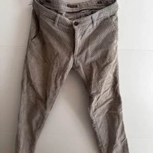 Byxor från four.ten - Snygga byxor från four.ten!