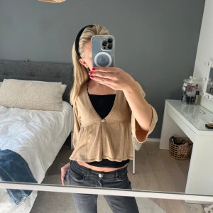 Bolero kofta - Sötaste trekvartsärmad koftan / kortärmade koftan/ boleron💗💗 Jättebra skick!!! kan diskutera pris vid snabb affär, använd gärna köp nu funktionen!