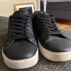 Pull&bear skor  - Hej Säljer ett par pull&bear skor dom är använda några gånger men dom är fina och är i bra skick men dom passar inte mig (byten funkar också) 