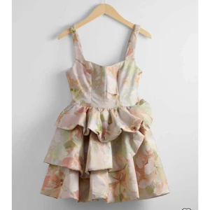 Other stories klänning - SÖKER denna klänning i antingen 34 eller 36! Kan betala jättebra så hör av er om ni har en🙏🏽🙏🏽🙏🏽🙏🏽🙏🏽🙏🏽