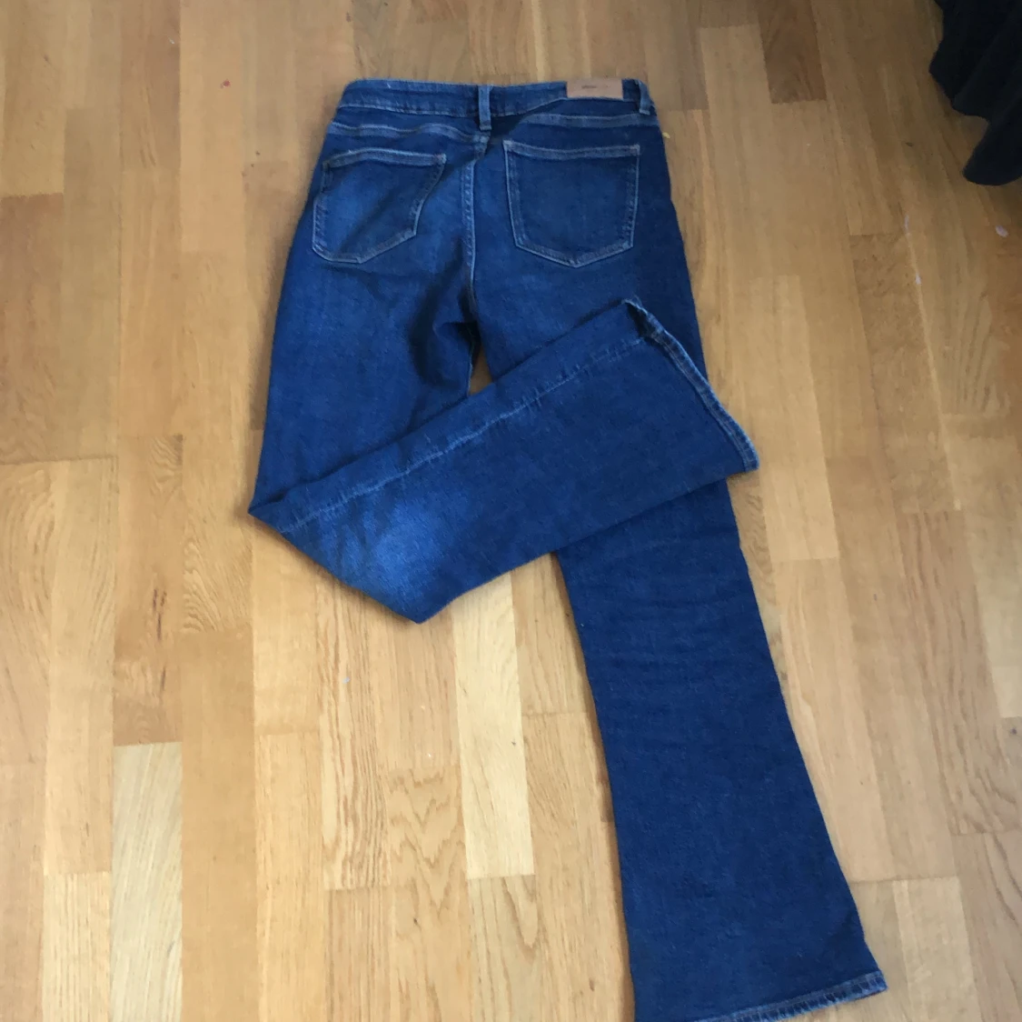 Mörkblå bootcut jeans - 90