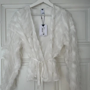 Kofta - Kofta/blus med fransar aldrig använd! 