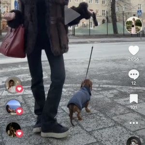 Jeans bootcut  - Svart/mörkgrå jeans från Mayla. Storlek 25, true to size. Använda några få gånger, jättefint skick! Nypris ca 2000kr