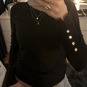 Zara tröja - Säljer min fina tröja från zara som jag inte använder längre. Hör av er om ni har frågor eller undra något!!❤️