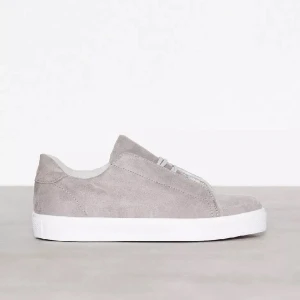 Bianco sneakers - Fina vårskor ifrån Bianco köpa på Nelly men slutsålda. Nypris 600kr storlek 39. Skorna är lite slitna, se sista bilden🤍