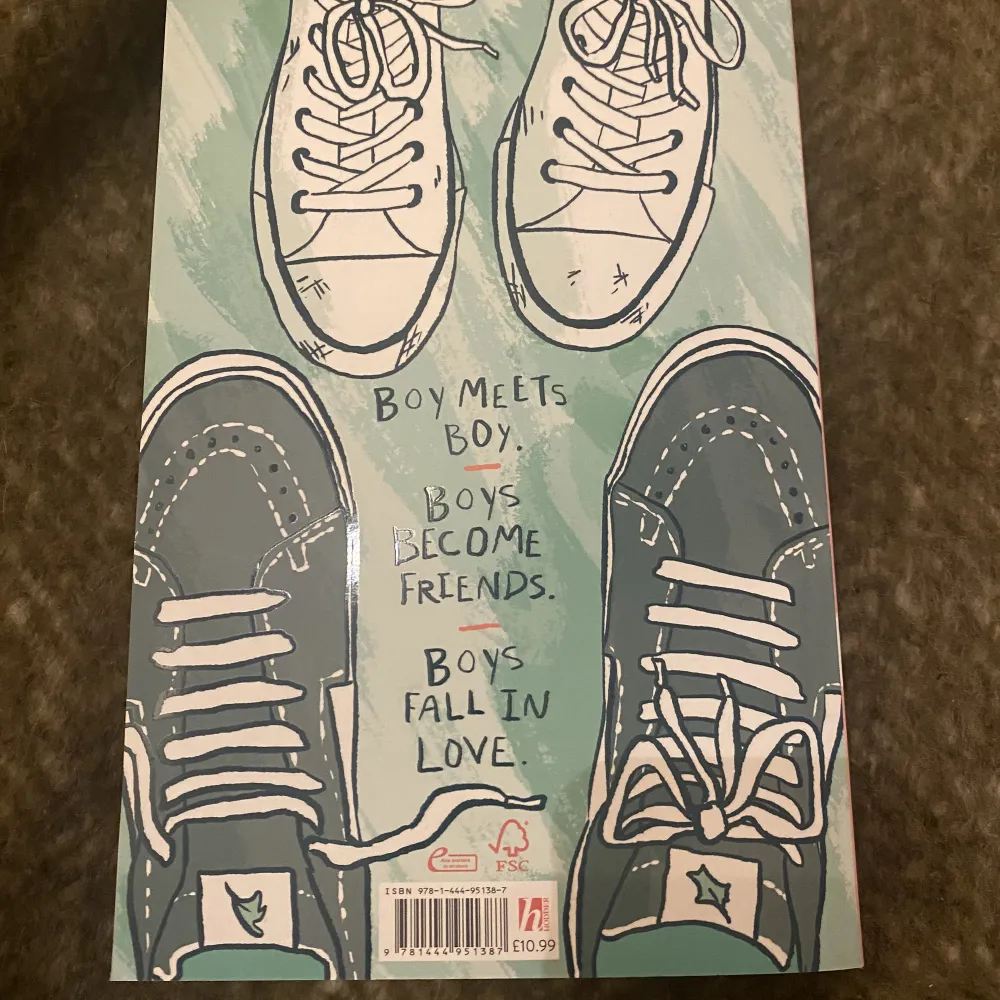 Heartstopper volume 1 Engelska. Boken är i väldigt gott skick❤️. Övrigt.