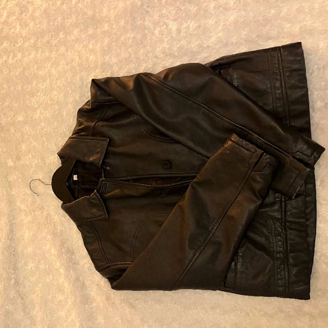 Skinnjacka i äkta läder 