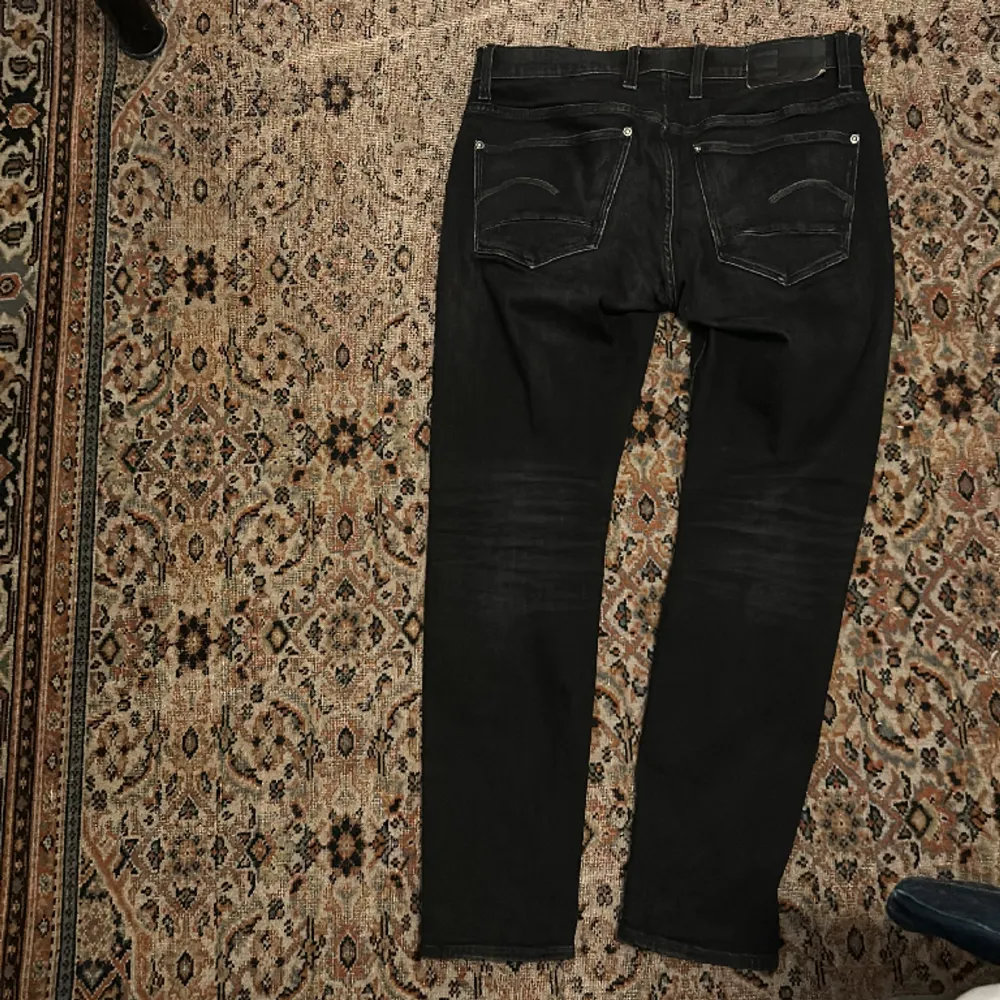 svarta G star jeans i super skick! W31 L30 passformen är slim/skinny. Priset är diskuterbart!. Jeans & Byxor.