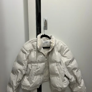 Weekday puffjacka  - Vit