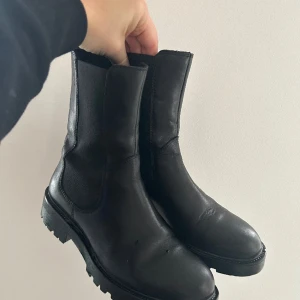 Vagabond boots - Modellen heter kenova. Använda mycket sparsamt då jag köpte dom lite små i storlek.  Finns i Lund, kan skickas.