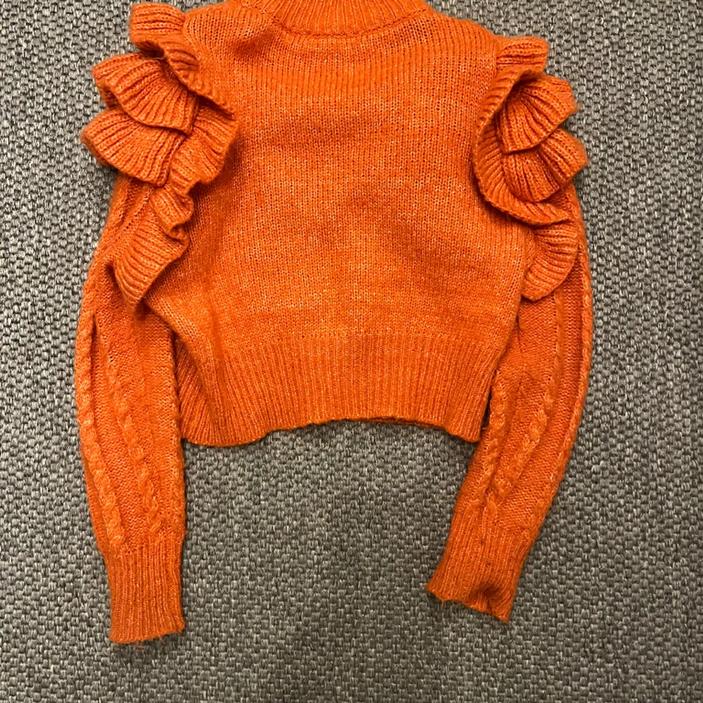 Fin stickad orange tröja från Gina Tricot💓 Använd men i fint skick!. Tröjor & Koftor.