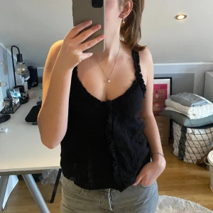 Zara linne  - Jättefint zara linne som jag köpte här på plick. Linnet har aldrig blivit använt och är därför i nyskick❤️