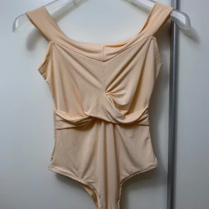 Bodysuit - Bodysuit säljes, använd en gång. Som ny. 