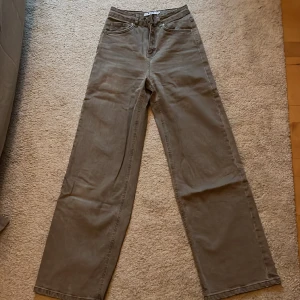 Jeans från nakd  - Säljer då dom inte kommer till användning