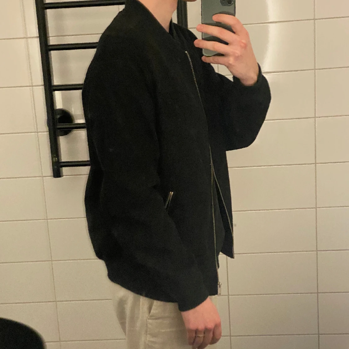 Oanvänd bomberjacka från PULL&BEAR - 90