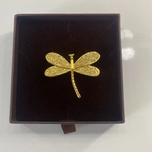 trollslända ring - Skit snygg ring guld ring, justerbar, köpt på uf företag på insta för 250💘 knappt använd!