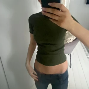 Tajt topp - Säljer nu denna tajta toppen, önskar jag passade i denna färg men tycker tyvärr inte det