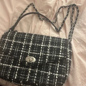 Väska - Beck södergaard väska!! Finns både långt band samt kort band med. 
