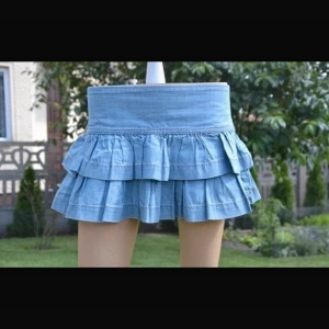 Volang kjol - Kort jeanskjol med volanger! Så himla fin och skön 🥰