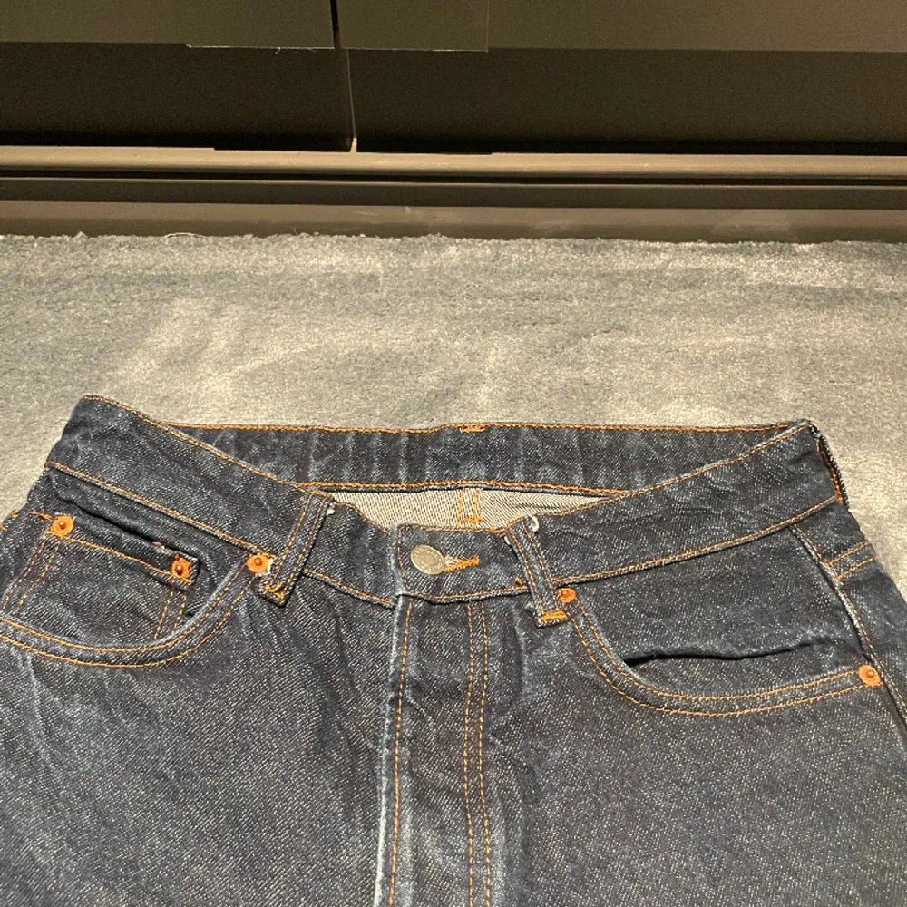Ganska Baggy Mörkblå Zara jeans Storlek: EU 38 Tryck på ”Köp Nu” för att köpa . Jeans & Byxor.