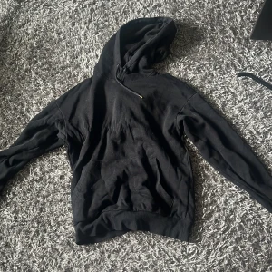 Svart Hoodie - 8/10 skick