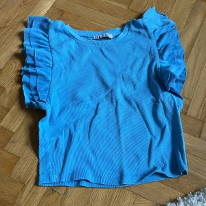 Tröja från zara - Bra skick, inte använd så mycket. Storlek M, blå