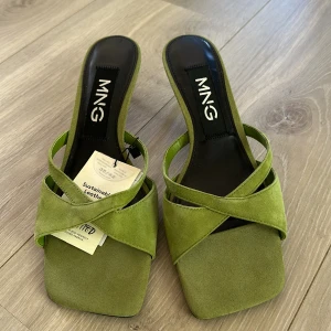 Nya skor i läder - Helt nya i storlek 39, äkta läder