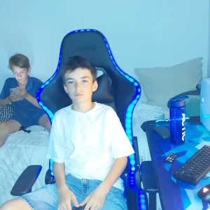 Bonde till salu - 155cm lång, väldigt bra sanitetsarbetare, gillar småbarn  Dåligt skick. Använd för mycket (nästan) [Icke bionär]