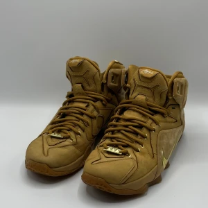 Nike leBRON 12 EXT ’Wheat’ - Bra skick, sparsamt använda.