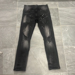 Suply and demand jeans  - Hej säljer mina jeans från suply and demand dom e gjorda för tjejer men passar även killar 