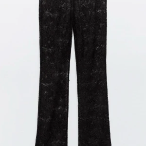 Zara spetsbyxor - Ett bara spetsbyxor ifrån zara i storlek XS, de är aldrig använda! Köpta för 380kr💕