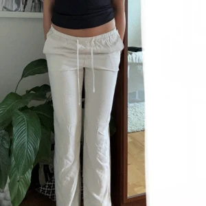 Linnebyxor - Ljus beiga linnebyxor från Gina tricots collektion förra året. Alldrig använda
