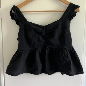 Söt topp - Jättesöt topp som jag tyvärr ej vet märket på då det ej finns nån lapp. Uppskattar att storleken är S. Jättefin!!! 