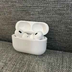 A1r pods  - Säljer ett fint par A1r pods. Riktigt bra kvalite och är helt nya.