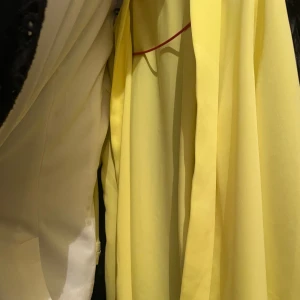 Gul skjorta - Använd några gånger