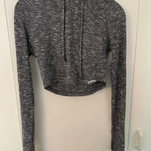 Tränings tröja från gymshark S - Jätte fin tränings tröja från gymshark i storlek S använd ett antal gånger men fortfarande i ett bra skick💕 Köparen står för frakten 