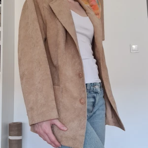 Vintage tunn kavaj - Köpt second hand. Går bra som oversized S/M eller L.