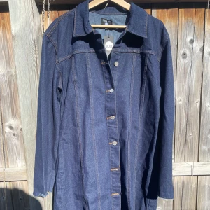 Jeansklänning - Helt ny och normal i storlek