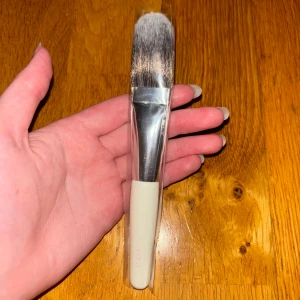 Caia Cosmetics sminkborste F18 ny - Helt ny aldrig använd limited edition så finns inte att köpa! F18