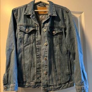 Jeansjacka  - Jeansjacka från Lager 157 i strl S. Oanvänd, i nytt skick utan prislapp. 