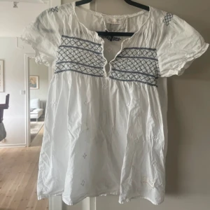 Odd molly topp - Jättesöt!! Pris kan diskuteras (:  Lånade bilder, har inga bilder med den på 🩷