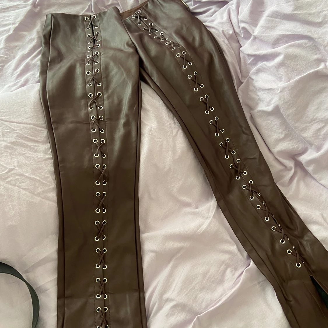 Läderbyxor med snörning