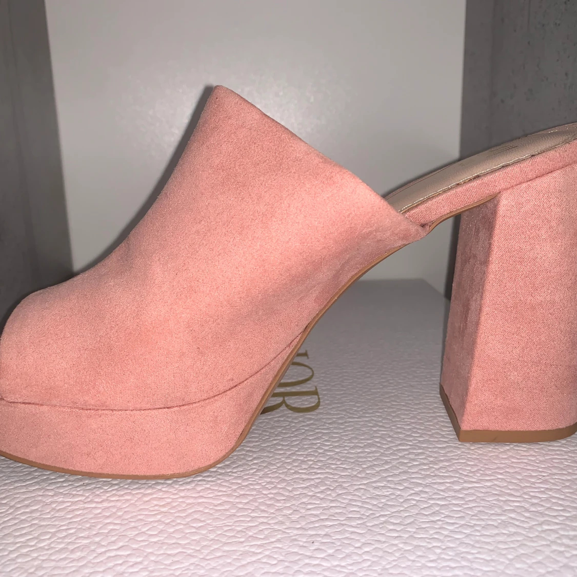 Rosa klackskor med platå - 90