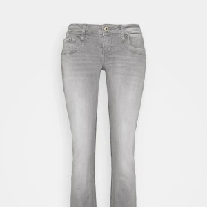 Ltb jeans - Säljer dessa sjukt snygga jeans.  Säljer pågrund av jag har tröttnat på de och använder de sällan.  Riktiga storlek är w29 l30 men har sytt om så de passar som 36. Det syns inte att jag har sytt om de. Innerbenet är 72cm och midjan 40