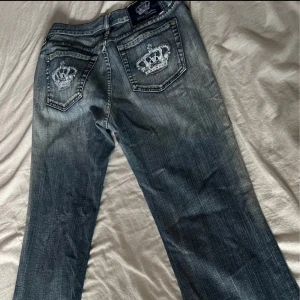 Victoria beckham jeans  - KAN BYTA IMOT ANDRA JEANS Victoria beckham jeans storlek 34. Pris kan diskuteras. Bud börjar på 400